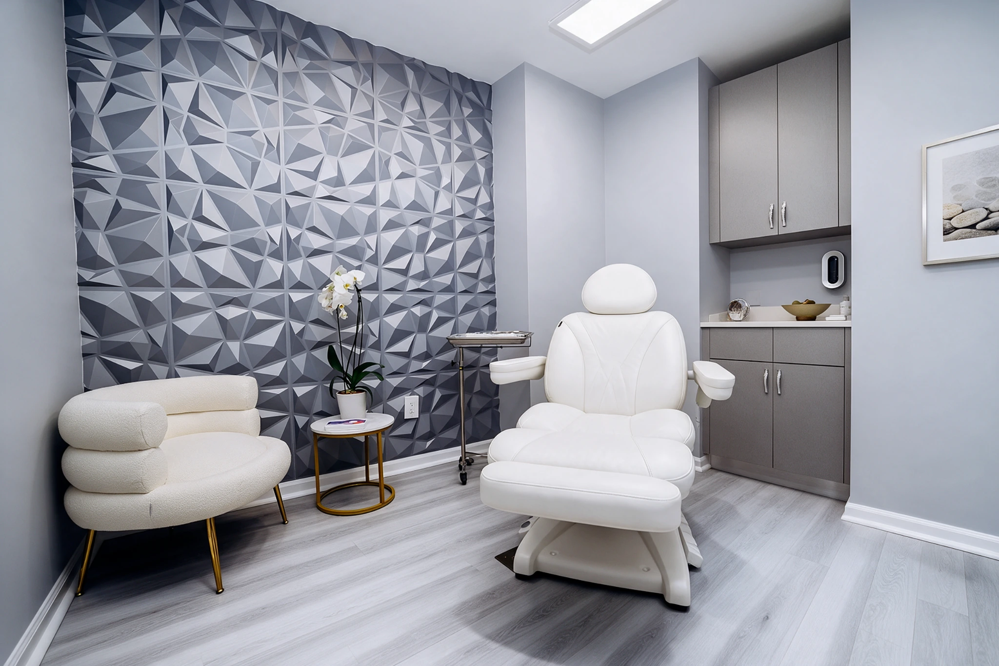 Revival treatment room with a geometric accent wall